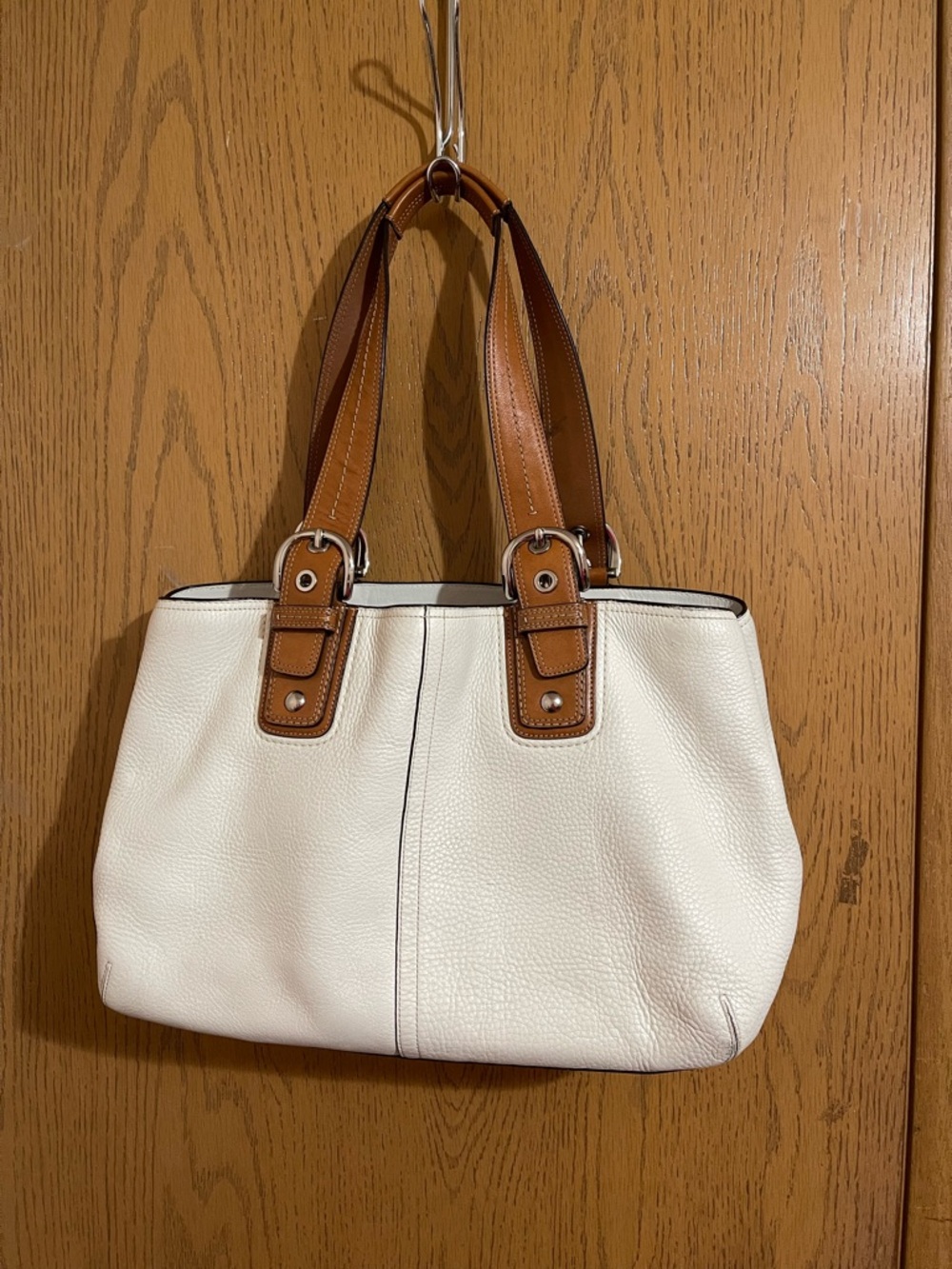 Coach SoHo White Leather Shoulder Bag with Tan Buckle Trim and Matching Wallet - Picture 10 of 16